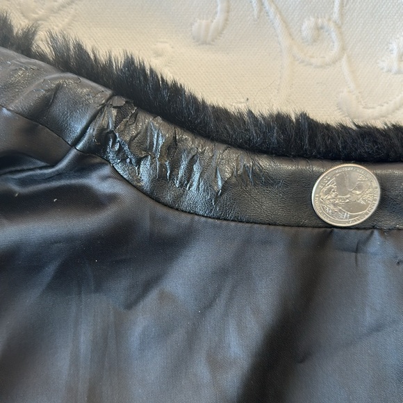 Black Faux Fur Women's‎ Vest with Faux Leather Inserts Wear in Collar See Pix - Picture 5 of 9